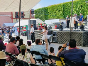 “Celebración del Día de la Niñez en UTL Acámbaro: Música, Baile y Diversión”